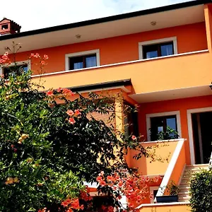 https://villa-lamanova.in-istria.net