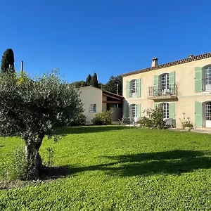 https://chambre-dhotes-la-bastide-des-eucalyptus.fr-provencehotel.com